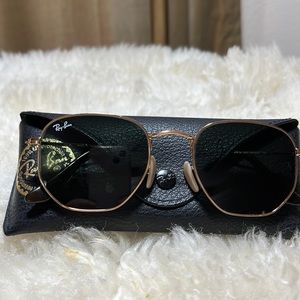 Authentic female Ray ban glasses. Lenses are dark green and frame gold.